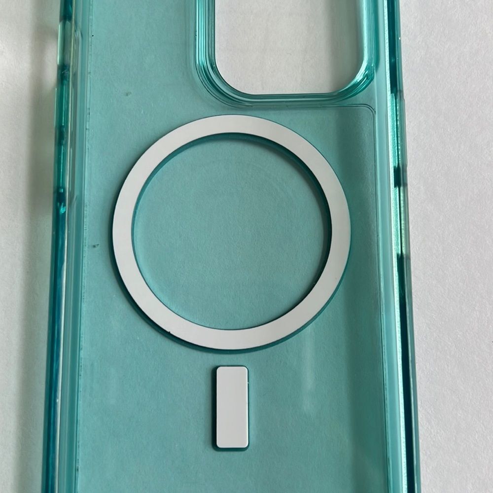 iPhone 13 Otterbox case - Picture 5 of 6